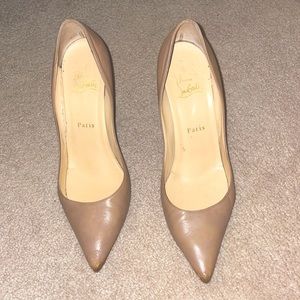 CHRISTIAN LOUBOUTIN (sz 38) - Apostrophy Pump (Nude Leather)